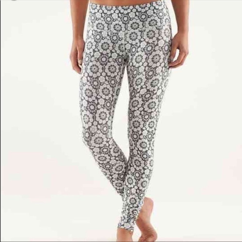 Lululemon Wunder Under Pants in Twiggy Nimbus Floral